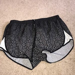 LARGE BLACK NIKE RUNNING SHORTS
